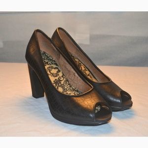 PRICE DROP...Fossil 6 1/2 open toe heels.